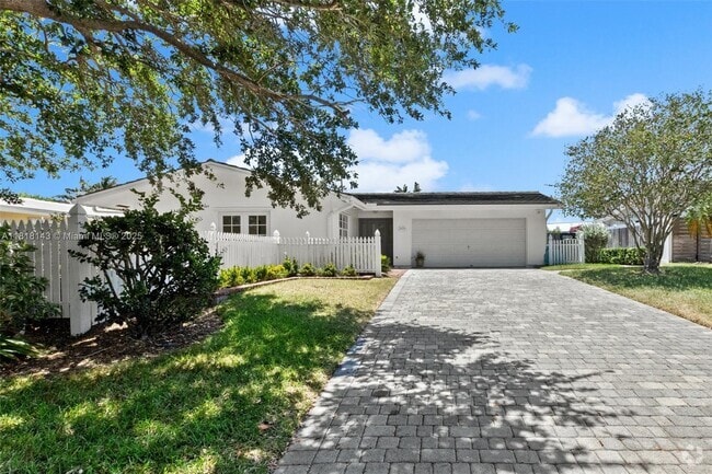 Building Photo - 2070 NE 54th Ct