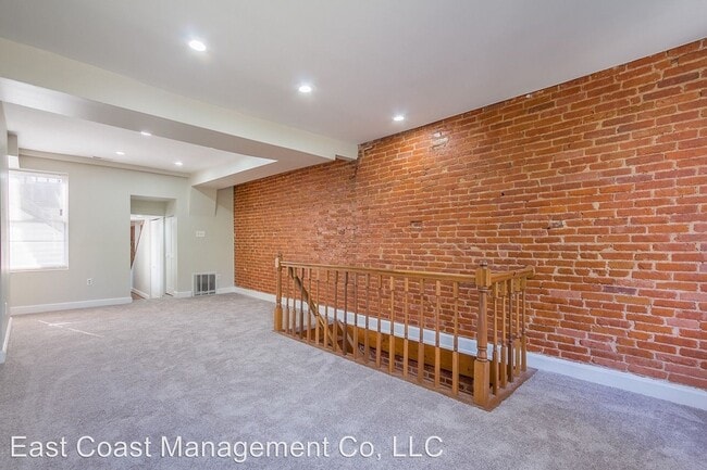 Building Photo - 132 S Washington St