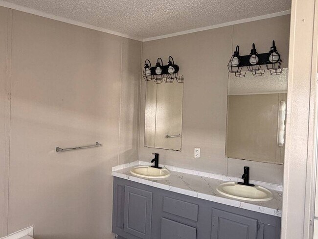 Foto del edificio - 2112 Colonial Dr