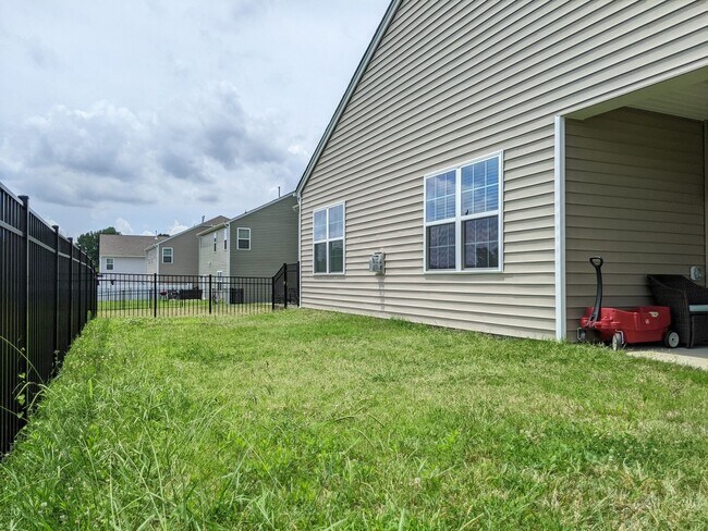 Foto del edificio - Spacious 4BR Home in Cul-de-Sac with 2-Car...