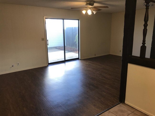Building Photo - 4594 Mistletoe Dr
