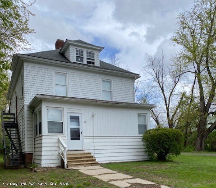 Front - 971 N Pleasant St