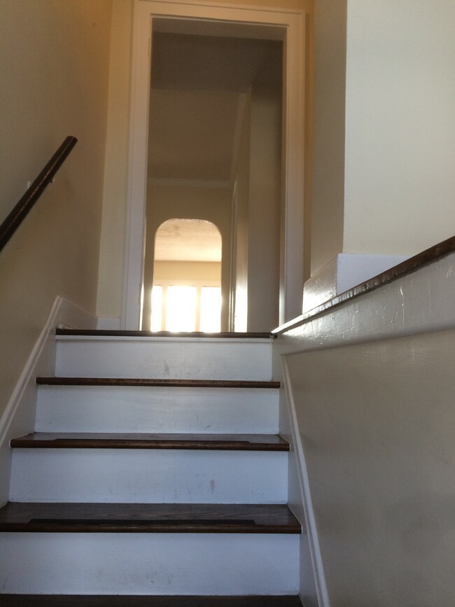 Entry - 1062 Wayburn St