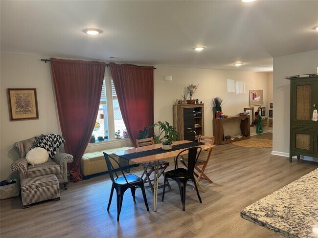 Foto del edificio - 424 Kohn Dr