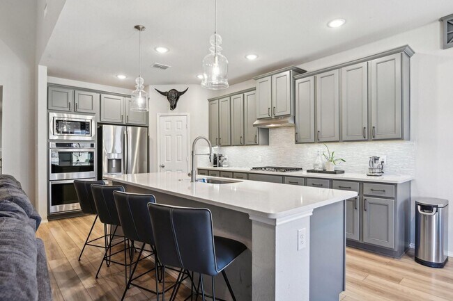 Foto del edificio - CHARMING 2 STORY IN CHISHOLM TRAIL RANCH!