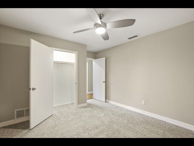 Building Photo - 1107 Wiltshire Dr, Carrollton