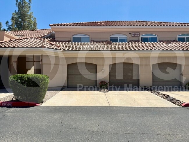 Building Photo - 8653 E Royal Palm Rd