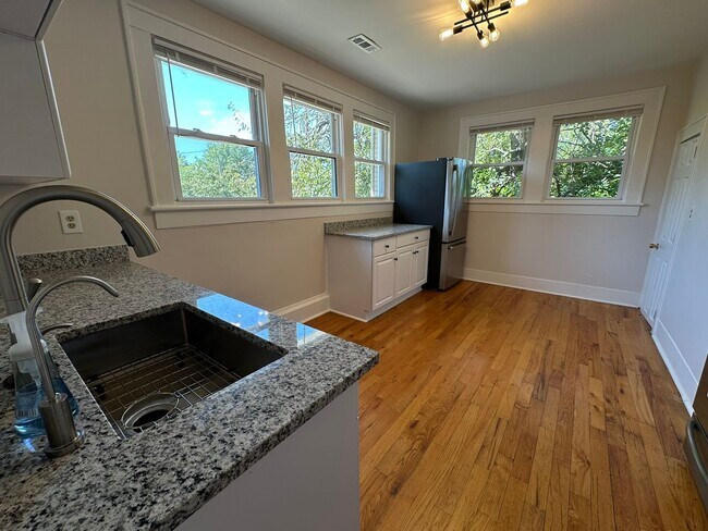 Foto del edificio - 35 Perry Ave