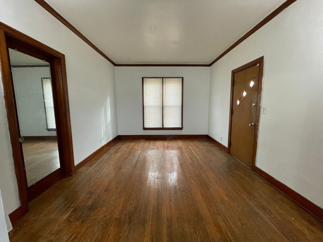 Primary Photo - 619 Highland Ave