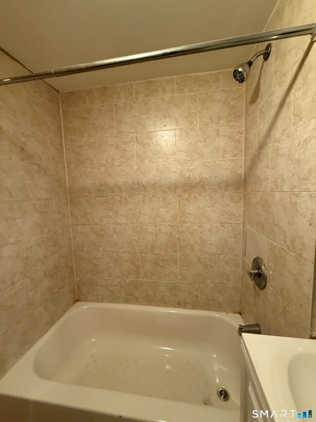 Building Photo - 21 N Walnut St