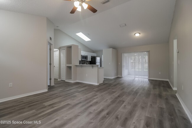 Building Photo - 6145 Banyan St