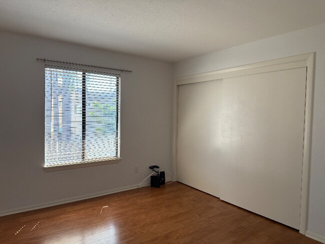 Foto del edificio - 247 Juniper Ave