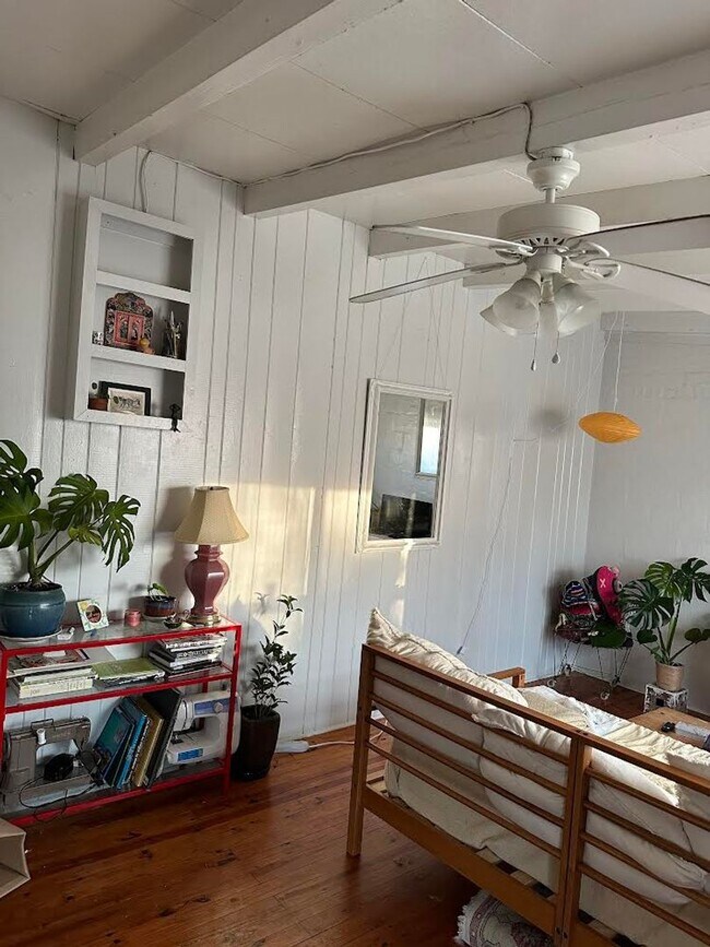 Foto del edificio - 135 Glencrest Dr