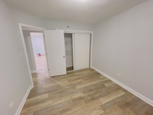 Building Photo - 3746 W Leland Ave