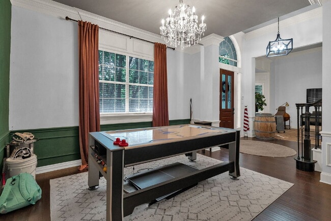Building Photo - "Discover Your Dream Home: Spacious 4-Bedr...