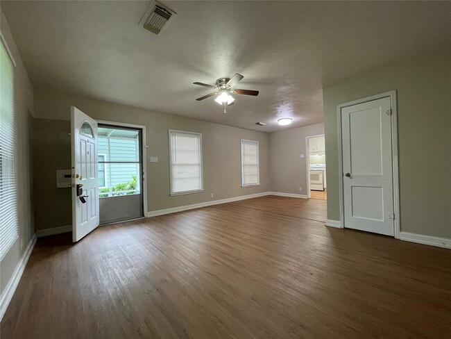 Foto del edificio - 1622 W 8th St