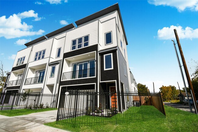 Foto del edificio - 3233 Tuam St