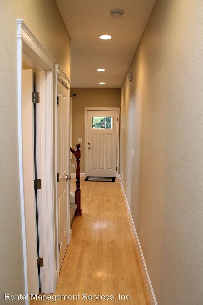 Foto del edificio - 3 br, 2.5 bath House - 846 NE 65th Avenue
