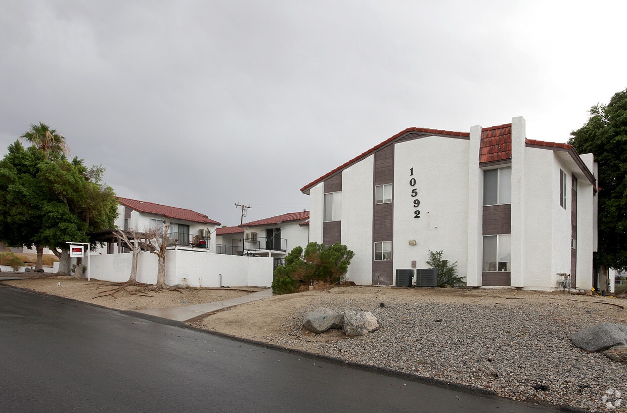 Primary Photo - 10592 Sunset Ave