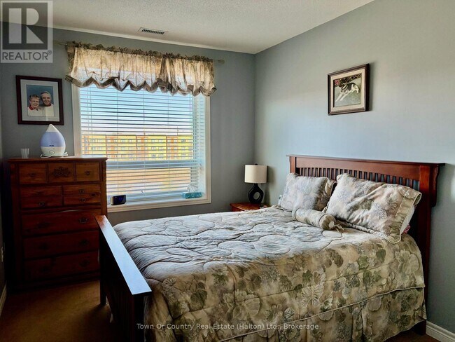 Photo du bâtiment - 383 Main St E