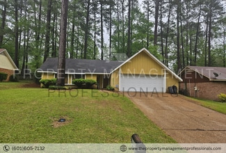 Building Photo - 4746 Satinwood Rd