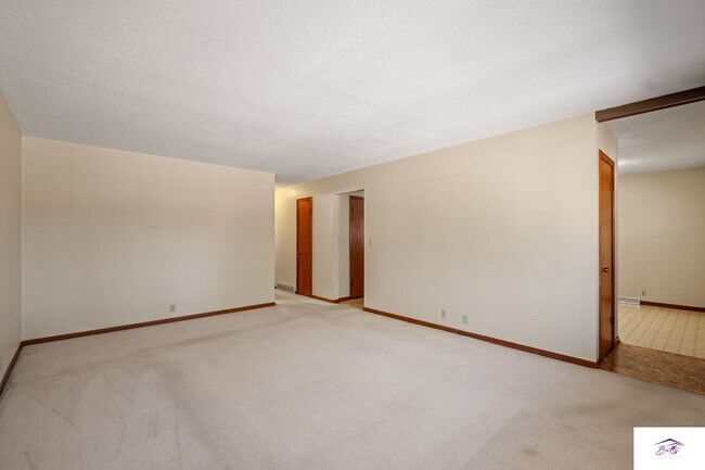 Foto del edificio - AVAILABLE NOW!
