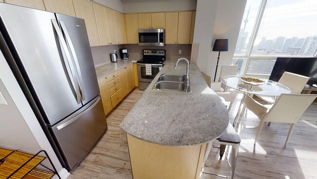 Building Photo - 763 Bay St.