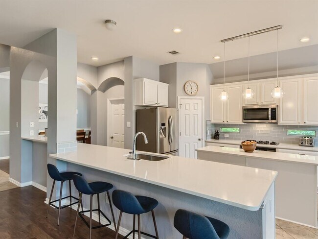 Building Photo - 2117 Bindon Dr