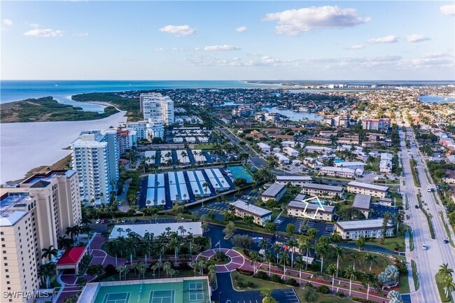 Foto del edificio - 130 N Collier Blvd