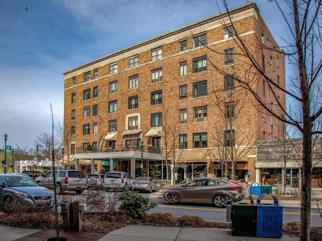 Primary Photo - 1 bedroom apartment on Main Street Henders...