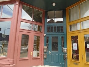 Building Photo - 200 E 9th St