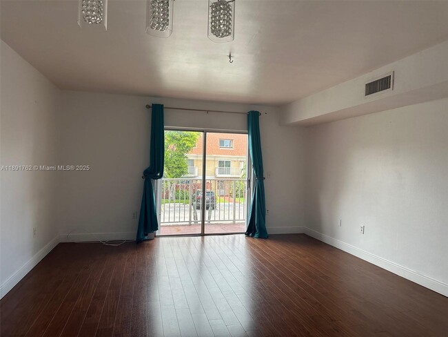 Foto del edificio - 250 NW 107th Ave
