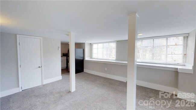 Foto del edificio - 428 Hawthorne Ln