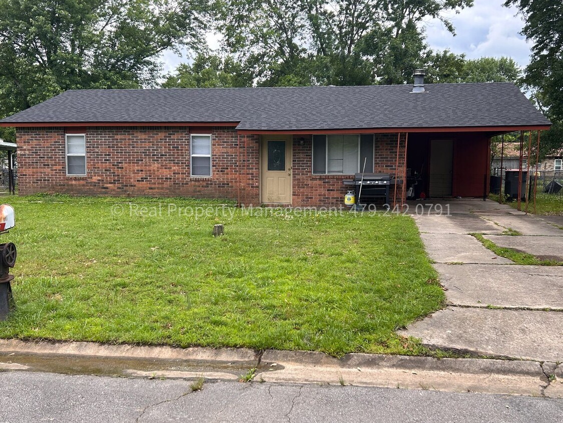 Foto principal - GREENWOOD HOUSE COMING IN JULY! 3 Bed 1 Bath