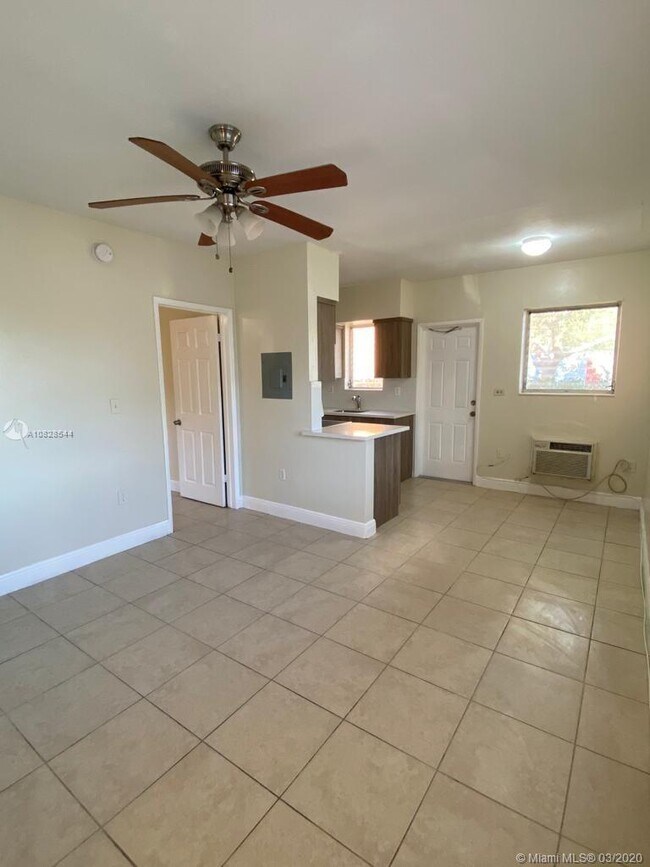 Foto del edificio - 1217 NE 127th St