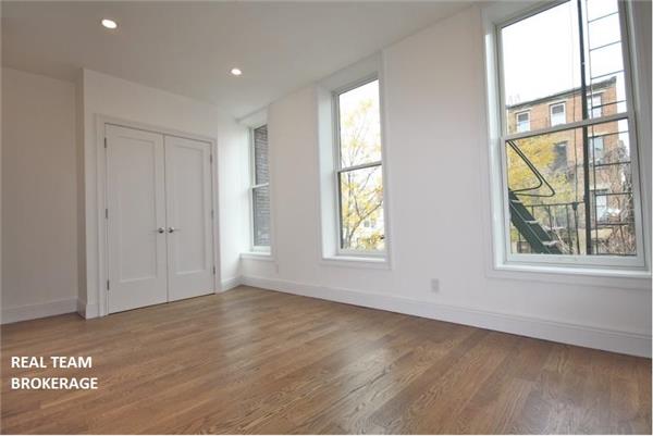 Building Photo - 259 Hart St