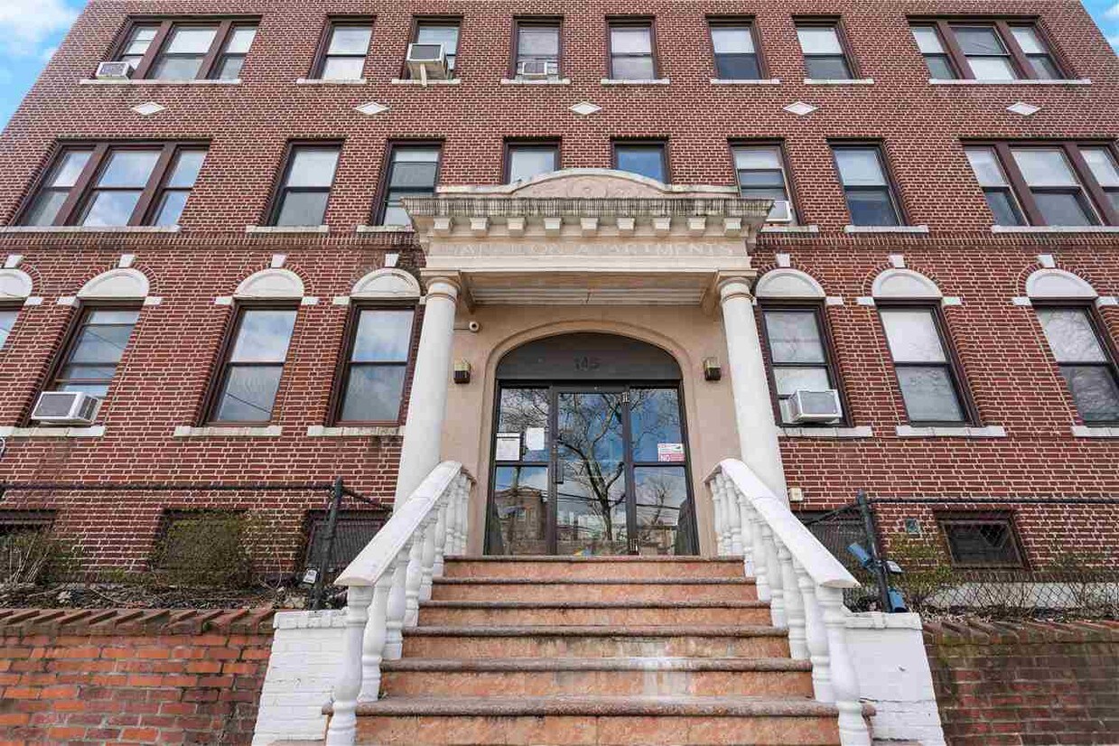 Foto principal - 145 Harrison Ave