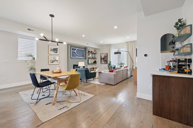 Foto del edificio - 3541 S Emerson St