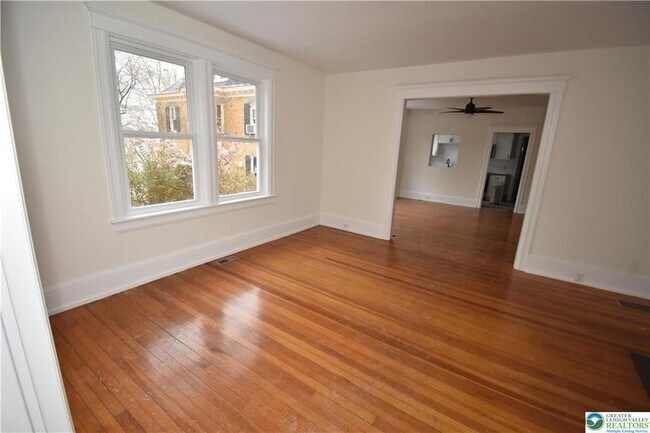 Foto del edificio - 310 March St