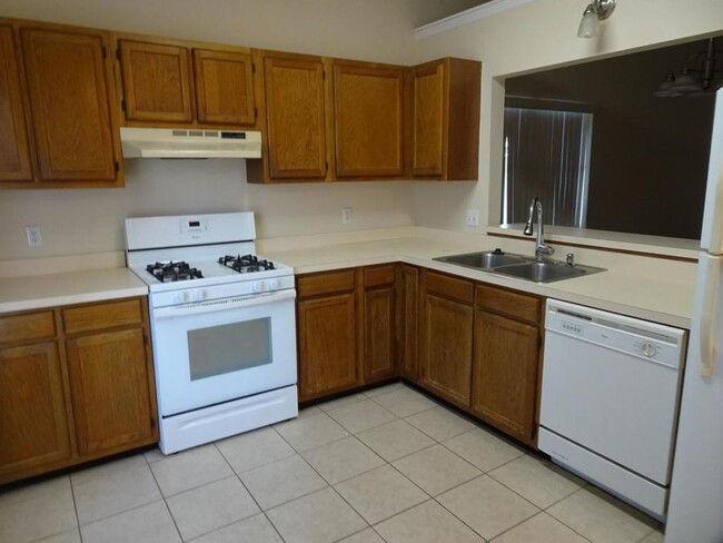 Building Photo - 2411 Talmadge Dr