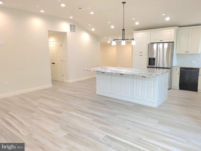 Foto del edificio - 57 Swan Ln