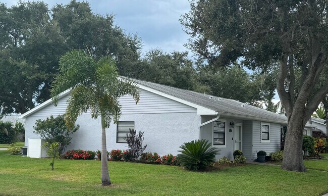 Foto del edificio - 198 Somerset Cir N