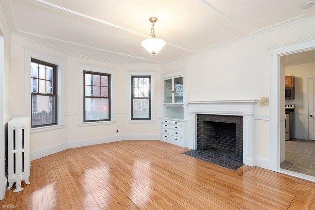 Building Photo - 3 br, 1 bath Apartment - 15 Beach St # 1