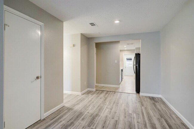 Foto del edificio - 1818 Country Village Blvd