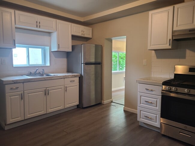 Foto del edificio - 31 Upland Ave