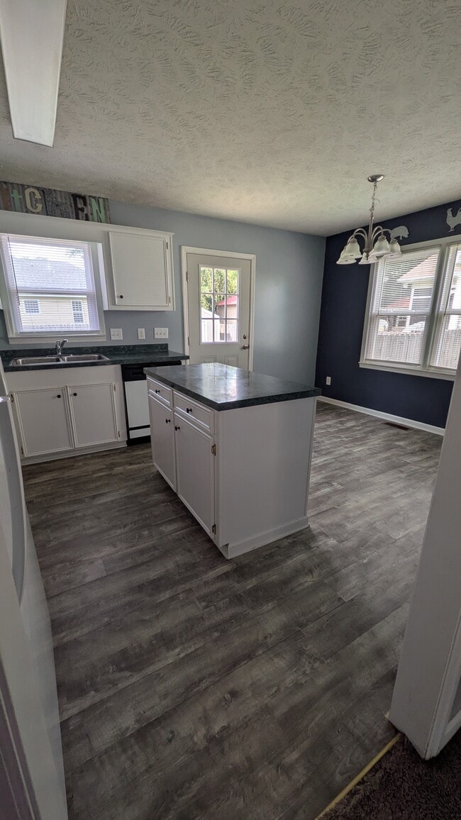Building Photo - 629 Red Tip Cir