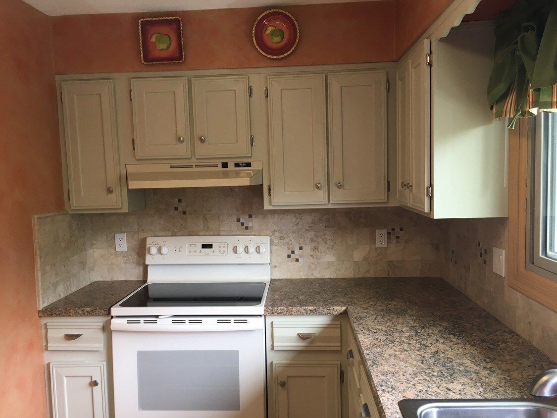 27 Crows Nest Ln, Danbury, CT 06810 Condo for Rent in Danbury, CT