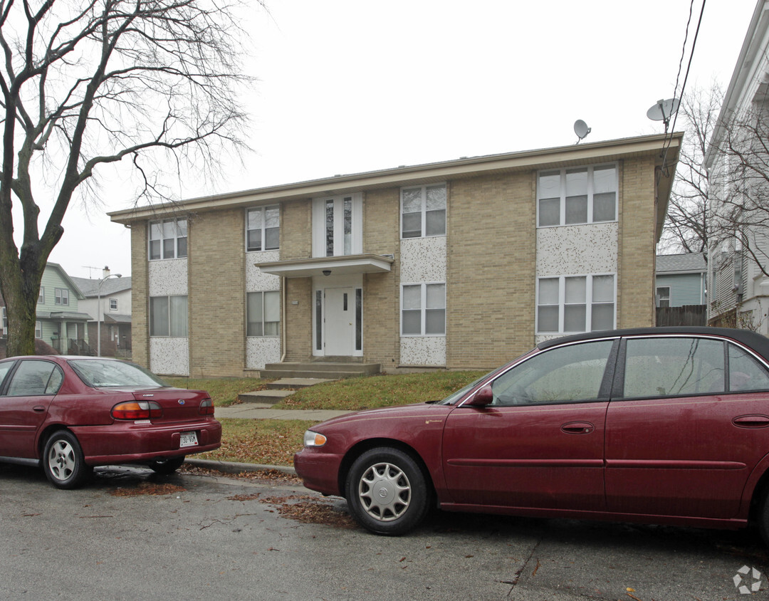 Building Photo - 1004 E Pleasant St