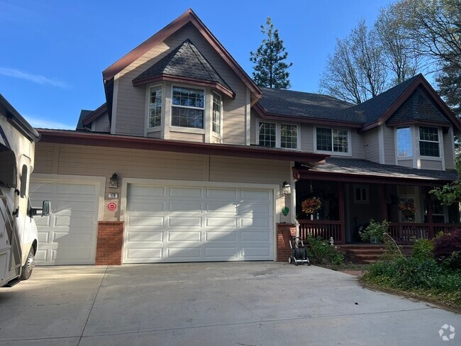 Building Photo - 170 Cypress Dr