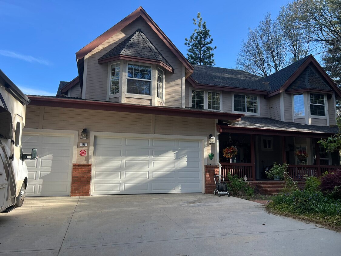 Foto principal - 170 Cypress Dr